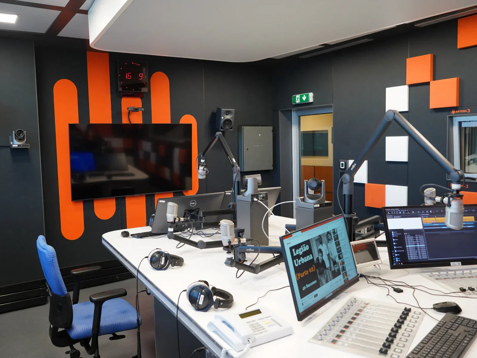 Custom-designed Radio Studio 13 of Antena3 RTP