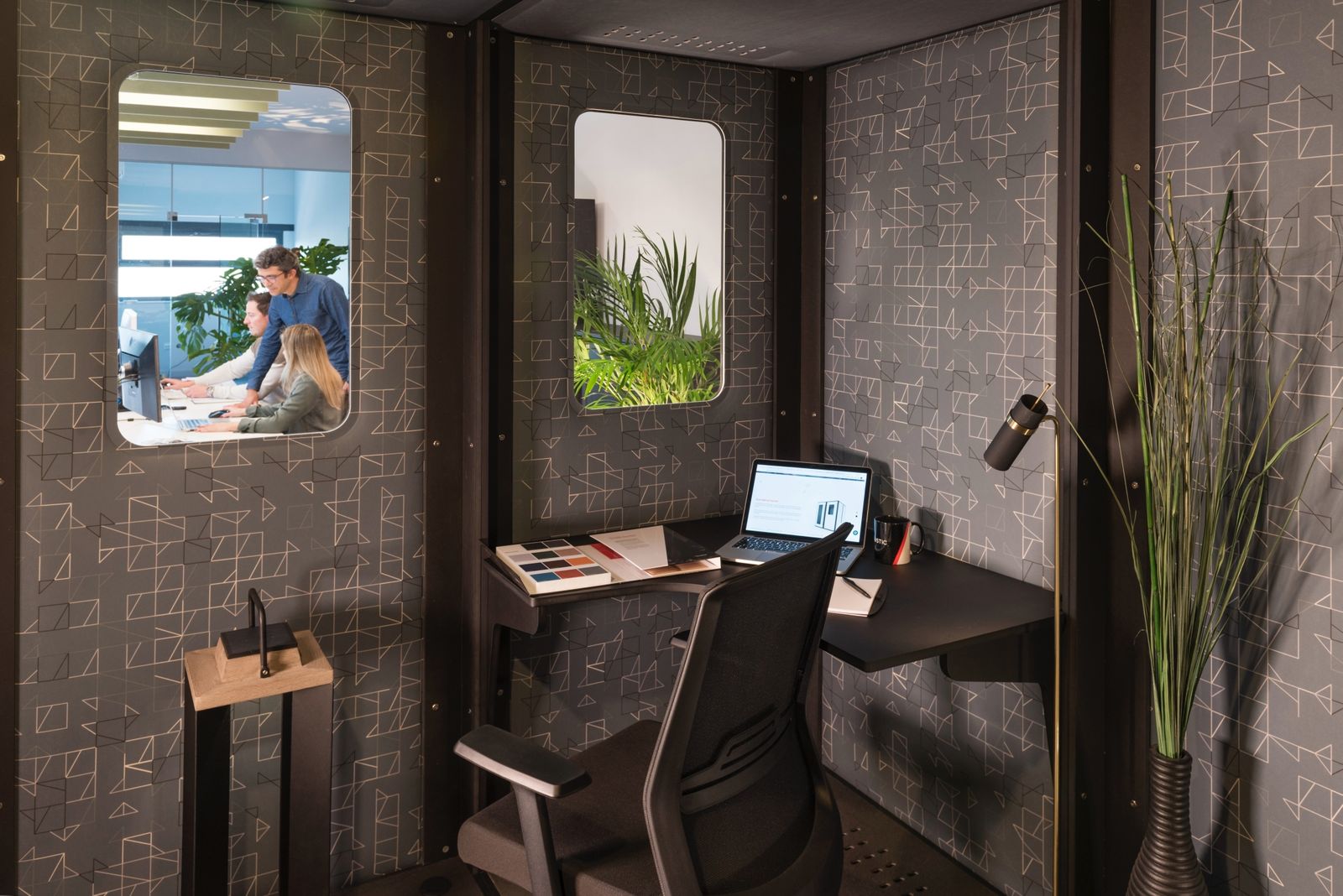 VicBooth Office Focus Cube