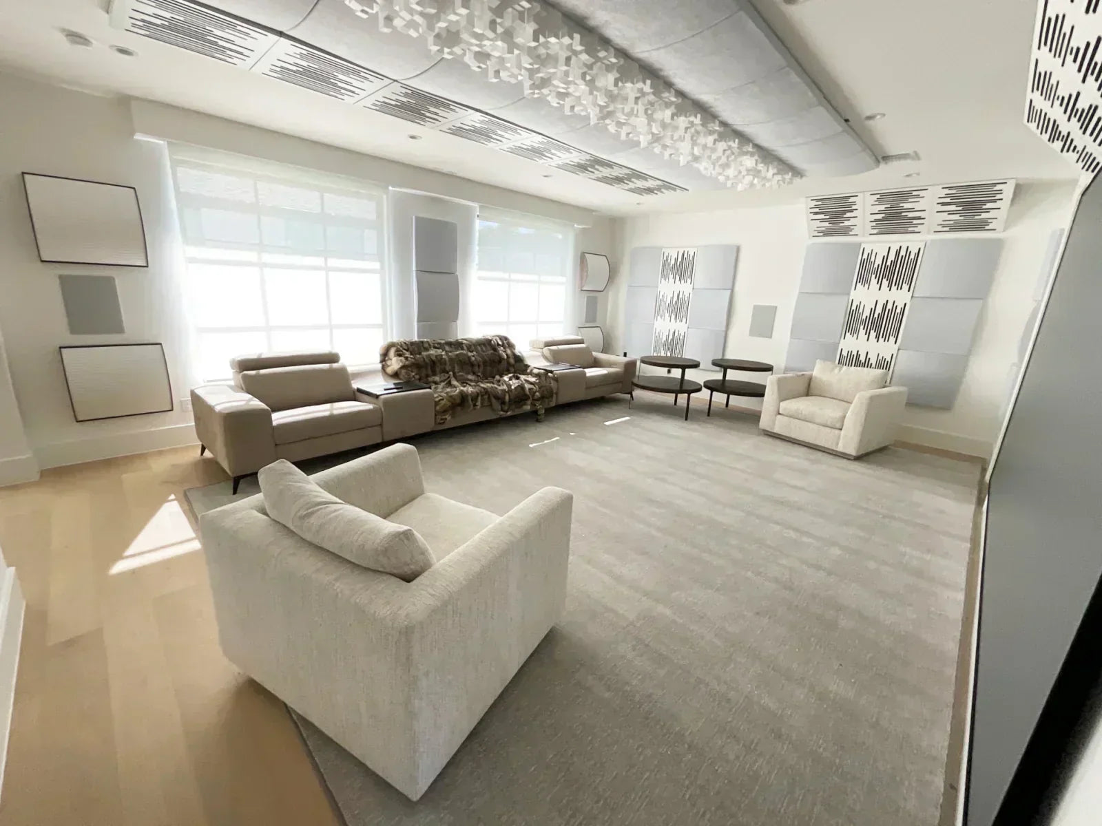 The White Home Cinema in Texas: Subtle Design, Immersive Sound