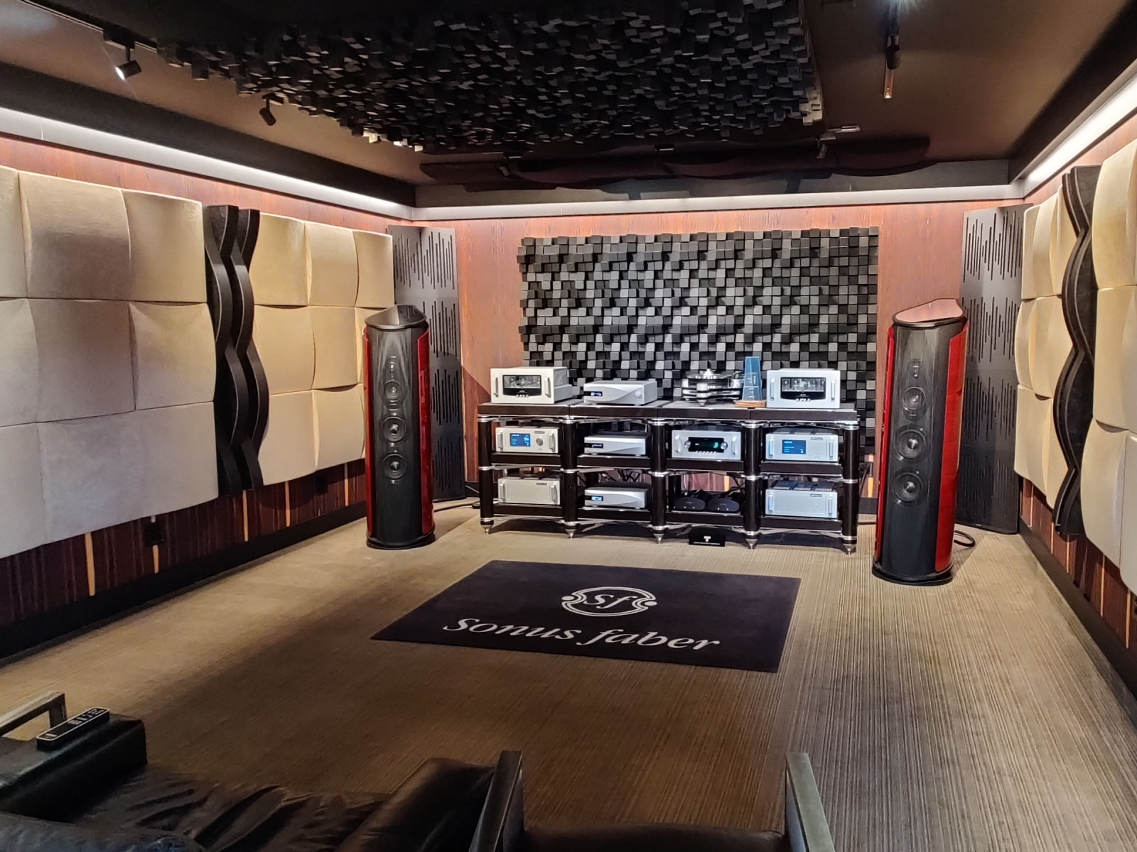 A hi-end project for a hi-end room