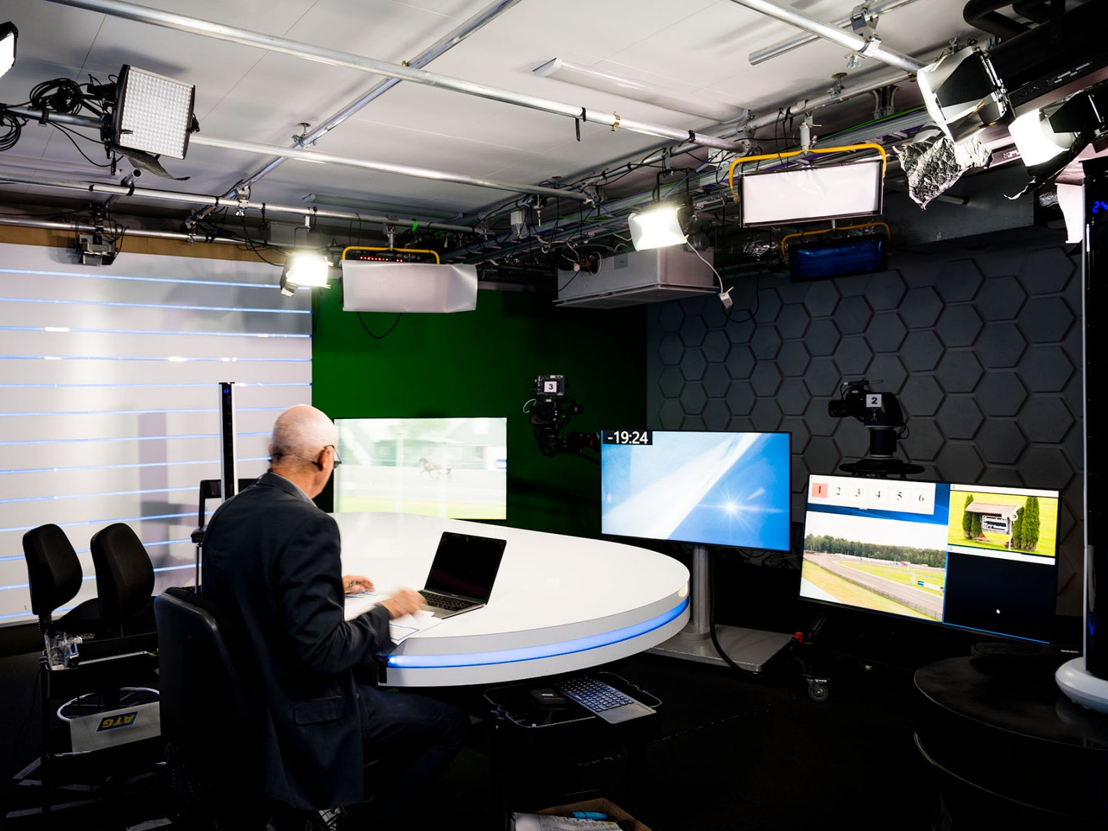 Kanal 75 Broadcasting TV Studio