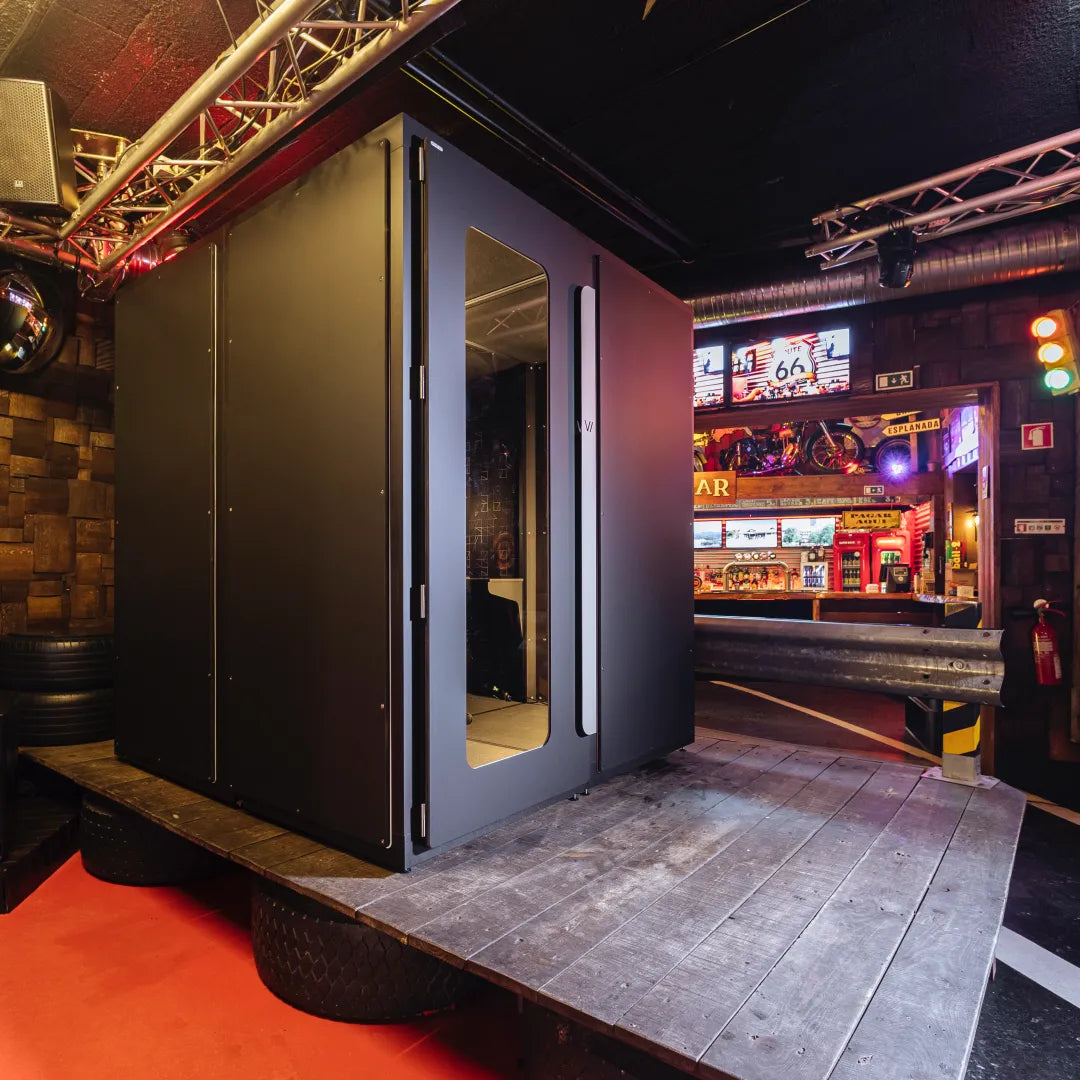 VicBooth Gaming with Window